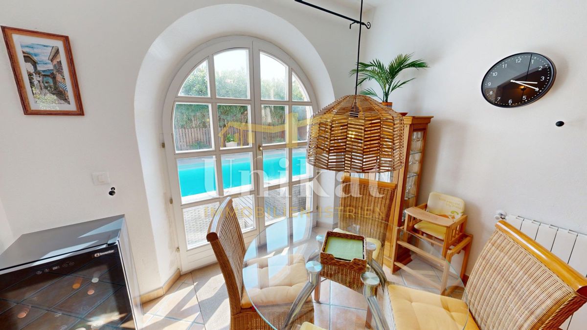 Dvojna kuća con piscina in stile istriano